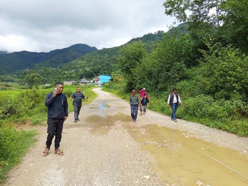 अठार वर्षपछि सडक कालोपत्र गरिंदै