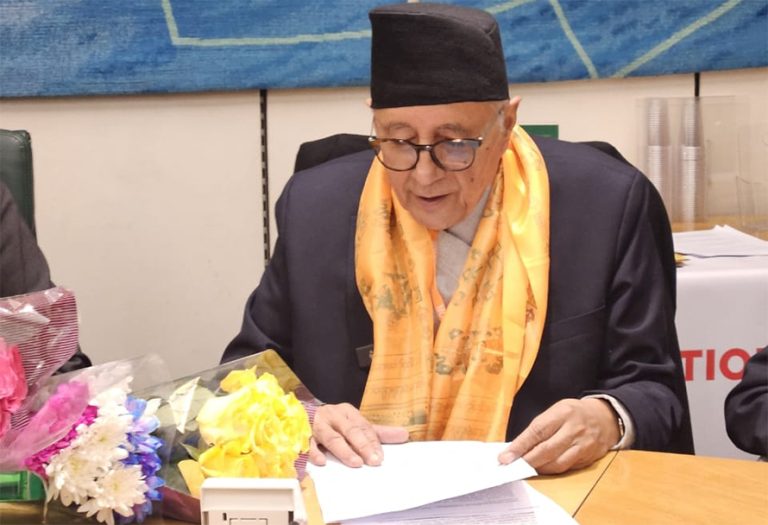 बेलायतमा शेखरको सम्बोधन : लोकरिझ्याइँको राजनीति गर्नेले चुनौती दिइरहेका छन्
