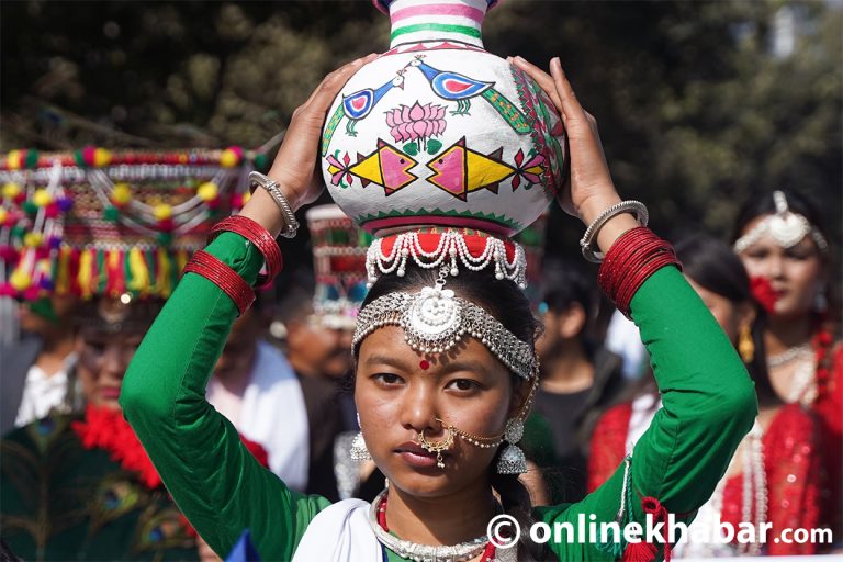 टुँडिखेलमा थारू समुदायले मनाए माघी (तस्वीरहरू)