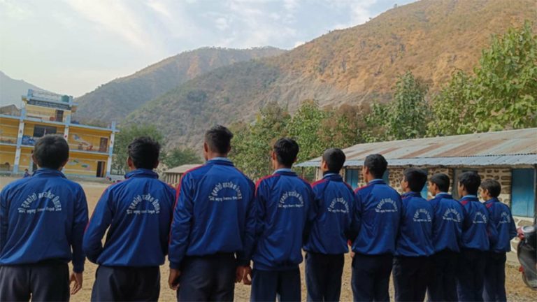 सिन्धुलीका १३० विद्यार्थीलाई ट्र्याकसुट