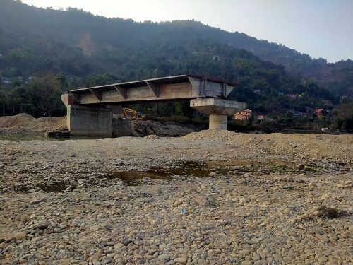 ७ वर्षमा ३ पटक म्याद थप्दा पनि सम्पन्न भएन आँधीखोला पुल निर्माण