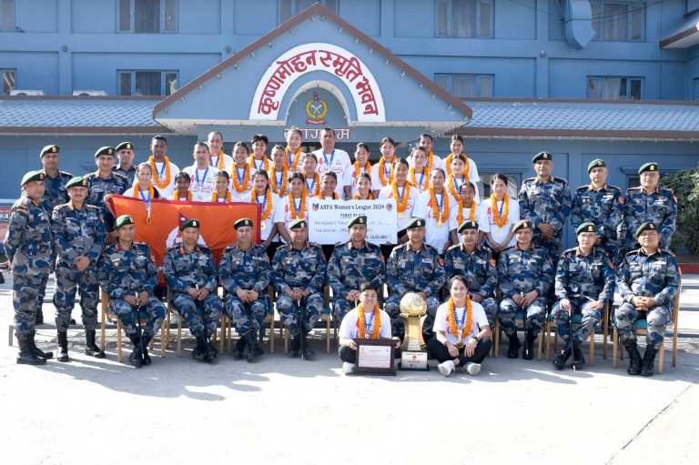महिला लिग च्याम्पियन एपीएफ महिला फुटबल टोलीलाई सम्मान