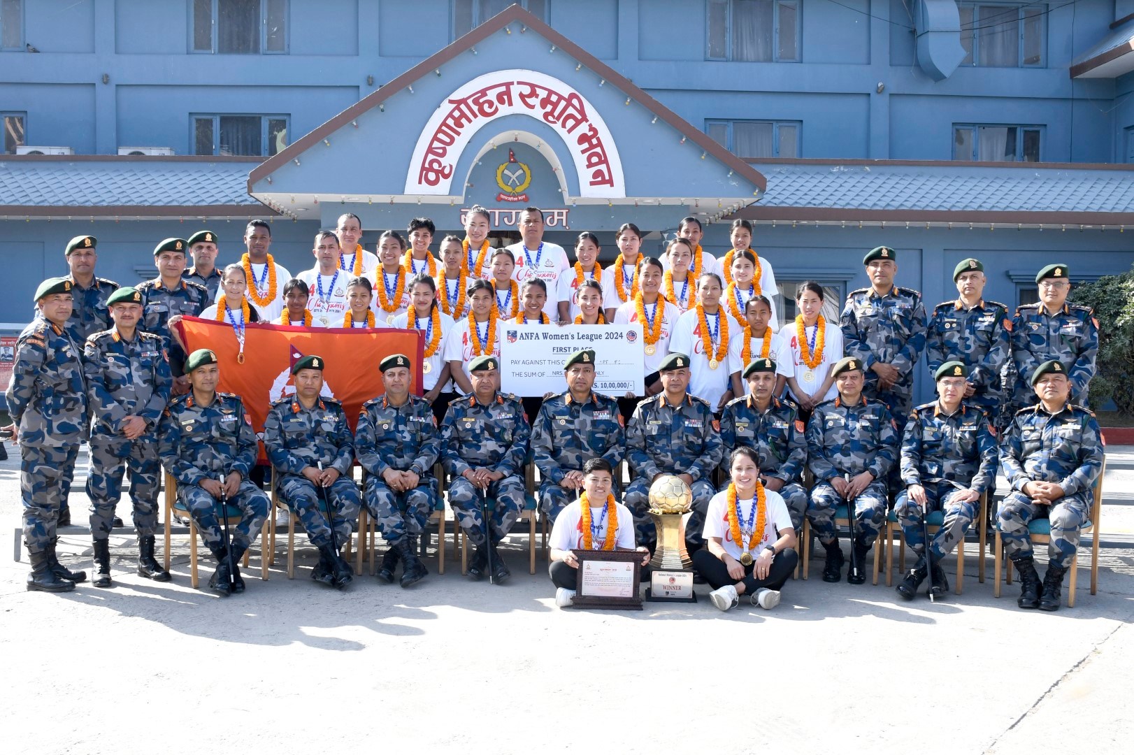महिला लिग च्याम्पियन एपीएफ महिला फुटबल टोलीलाई सम्मान