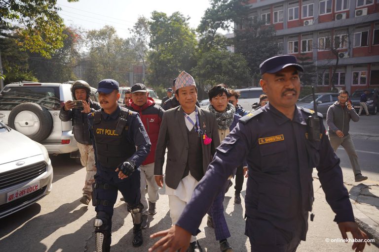 धरानलाई खानेपानी माग्दै खानेपानी मन्त्रालय पुगे मेयर हर्क साम्पाङ