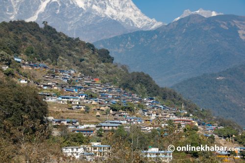 सिक्लेसमा ठेलो हान्ने मेला