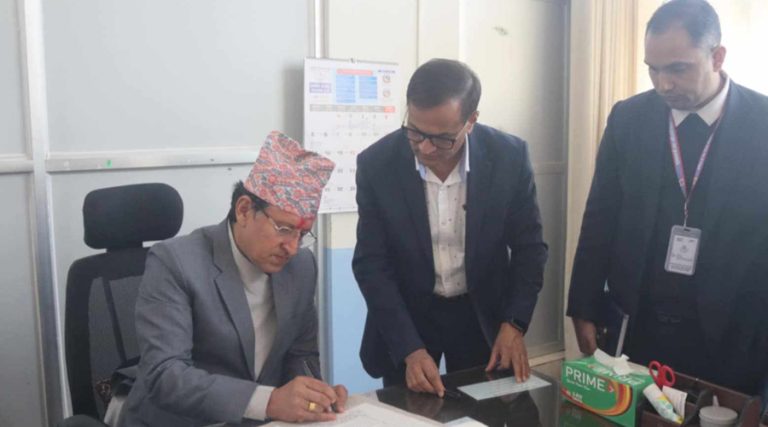 लुम्बिनी प्रदेशका प्रमुख सचिव अधिकारीले सम्हाले जिम्मेवारी