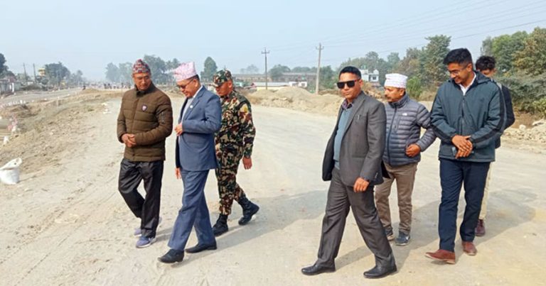 विद्युत् पोलले सडक निर्माण रोकिनु भएन : भौतिकमन्त्री दाहाल