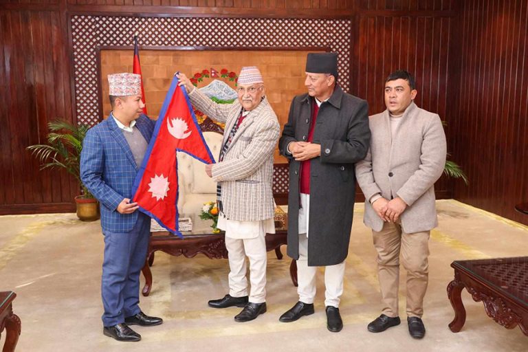 प्रधानमन्त्रीले पाण्डेलाई दिए अर्जेन्टिनी हिमाल आरोहणको शुभकामना
