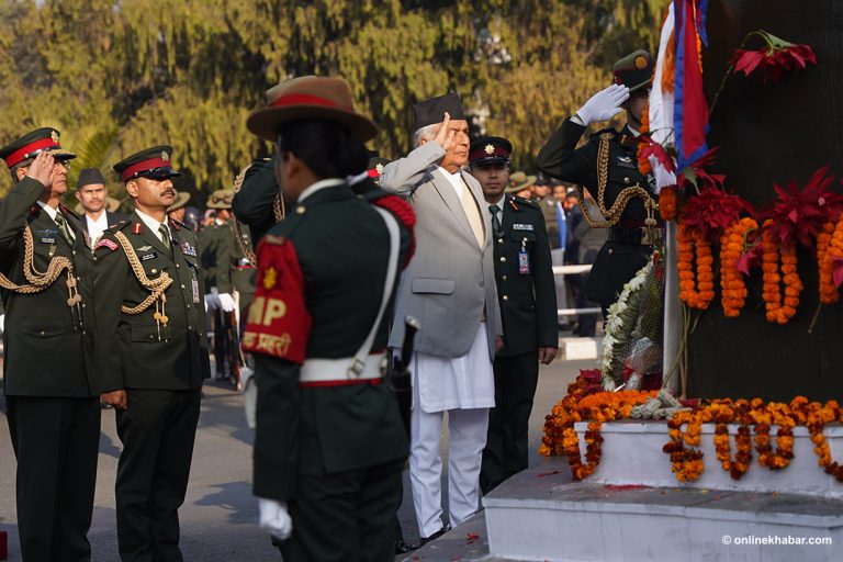 राष्ट्रपतिद्वारा पृथ्वीनारायण शाहको सालिकमा माल्यार्पण (तस्वीरहरू)