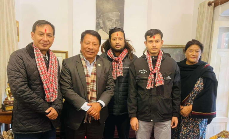अंकित र आयुषले सार्क स्‍नुकर च्याम्पियनसीप खेल्दै