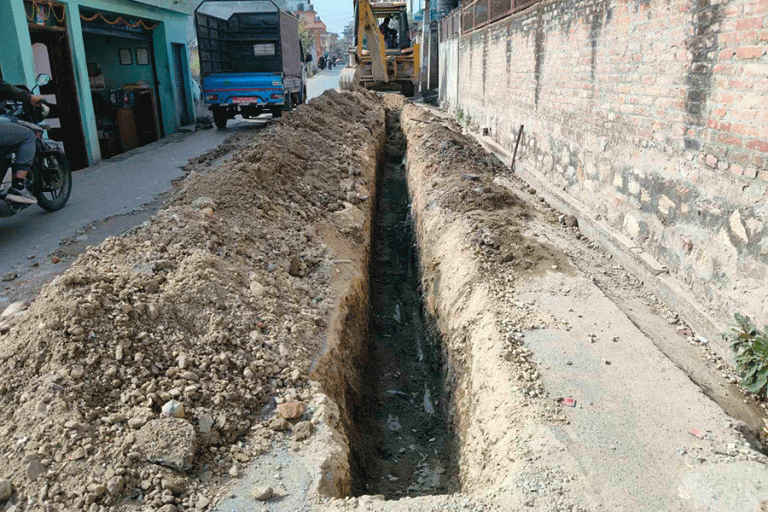 ब्यारिकेट प्रयोग नगरी सडक खन्नेलाई ५० हजार जरिबाना
