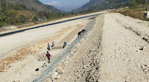 स्याङ्जाको आँधीखोलामा तटबन्ध निर्माण