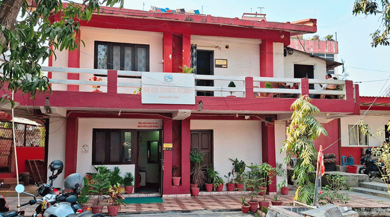 यातायात कार्यालय छोड्नै मान्दैनन् कर्मचारी