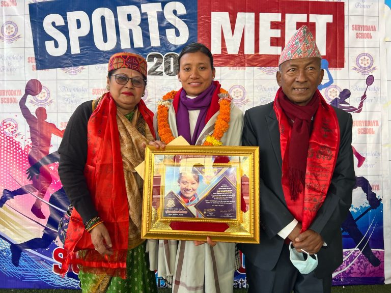ओलम्पियन सन्तोषी सम्मानित