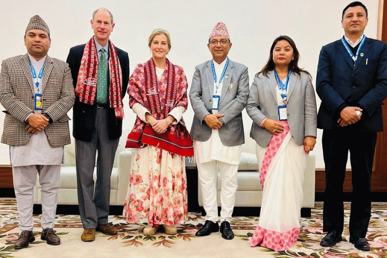 पोखरा आइपुगे बेलायती राजकुमार एडवार्ड दम्पती