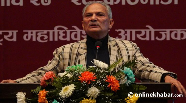 बाबुरामको टिप्पणी- तीनवटा टाउका मिलेर देशलाई पालैपालो खाइरहेका छन्