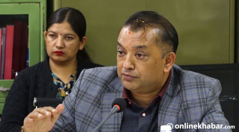गगनको प्रस्ताव- निजामती सेवाको खुलातर्फ भित्रबाट हुने प्रतिस्पर्धा हटाऔं