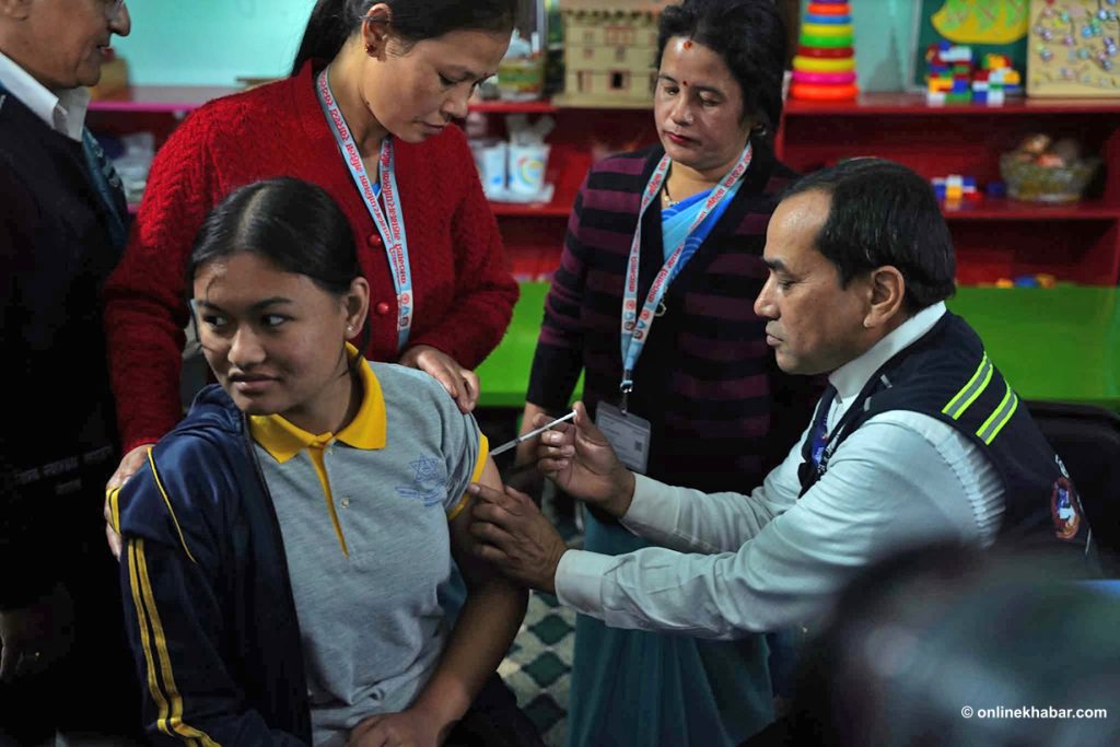 दुई दिनमा ४ लाख ६४ हजार किशोरीले लगाए एचपीभी खोप