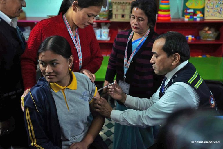 दुई दिनमा ४ लाख ६४ हजार किशोरीले लगाए एचपीभी खोप