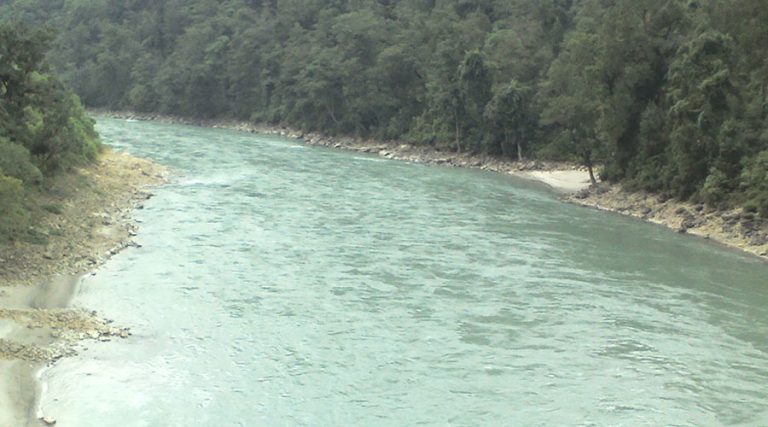 झोलुङ्गे पुलको लठ्ठा तान्ने क्रममा भेरी नदीमा खसेर दुई जना बेपत्ता