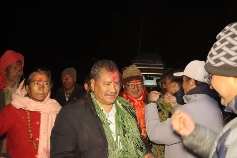 स्याउ रोप्न जुम्ला पुगे विप्लव