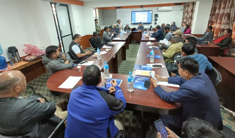 मास्टर्समा थारूको कला-संस्कृतिबारे पाठ्यक्रम बनाउन सरोकारवालासँग केयूले गर्‍यो छलफल