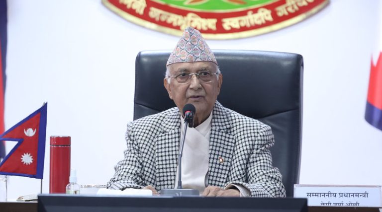 गिरीबन्धुको फैसला कार्यान्वयन नगरेको भन्दै प्रधानमन्त्रीविरुद्ध अवहेलनाको निवेदन