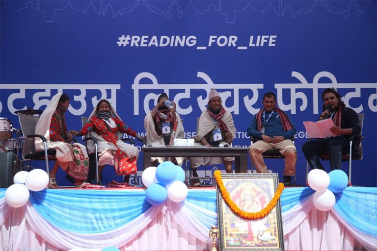 साहित्यिक महोत्सवमा विद्यार्थीको प्रश्न : देशमै बस्ने कि विदेशिने ?