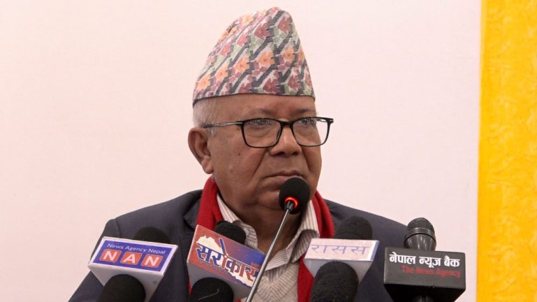 माधव नेपालको आरोप- प्रधानमन्त्री ओली संविधान मिच्ने ‘उस्ताद’