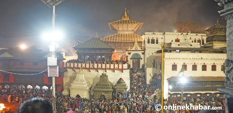 पशुपतिमा महाशिवरात्रि विशेष पूजा, १५ हजार १ सय तिरे लाइन बस्‍न नपर्ने !