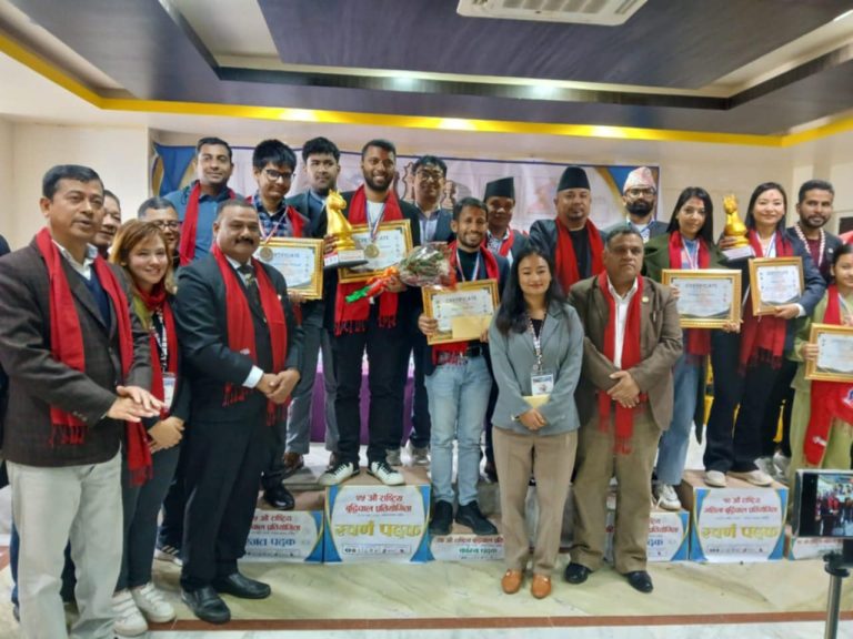 रुपेश जैसवाल र सिन्दिरा जोशीलाई राष्ट्रिय बुद्धिचाल च्याम्पियनसिपको उपाधि 