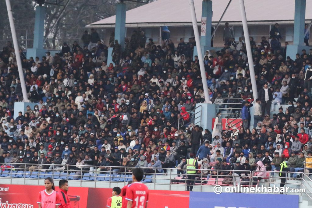 रंगशालामा महिला फुटबलको क्रेज (तस्वीरहरू) 