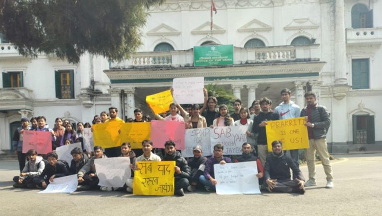 प्रकृति लम्साललाई न्याय माग्दै पुल्चोक क्याम्पसमा विरोध र्‍याली र हस्ताक्षर संकलन
