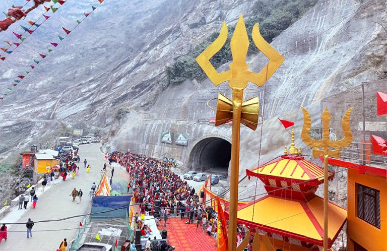 पाल्पाका शिव मन्दिरमा भक्तजनको घुइँचो