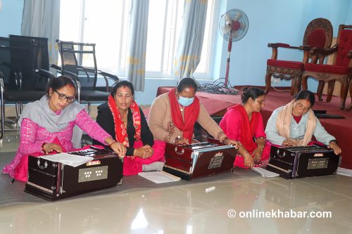 शिक्षकलाई संगीतको सारेगम