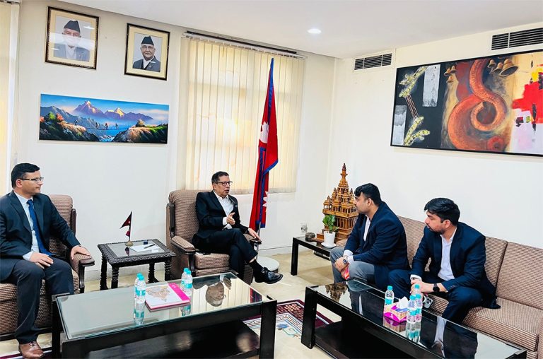 राजदूत शंकर शर्माले गरे केआईआईटीका संस्थापक अच्युत सामन्तसँग कुराकानी