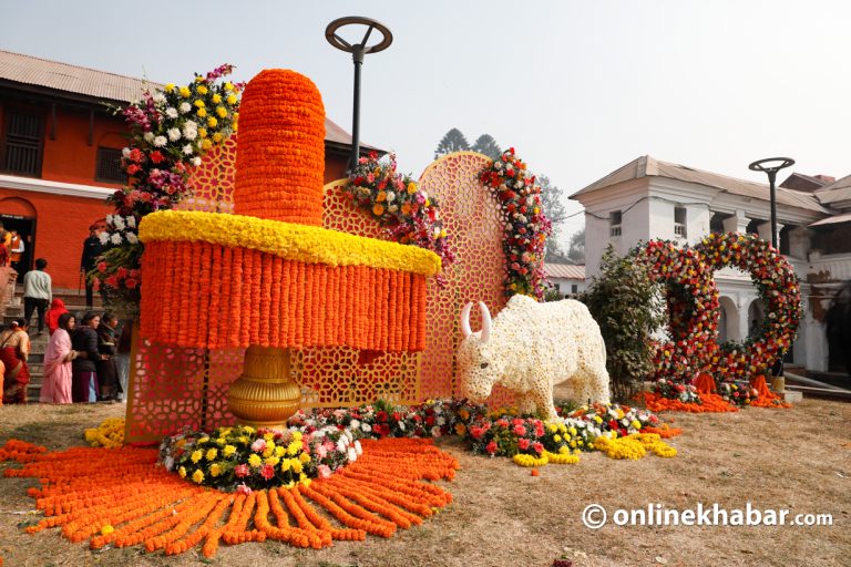 फूलैफूलले सजिएको पशुपतिनाथ (तस्वीर)
