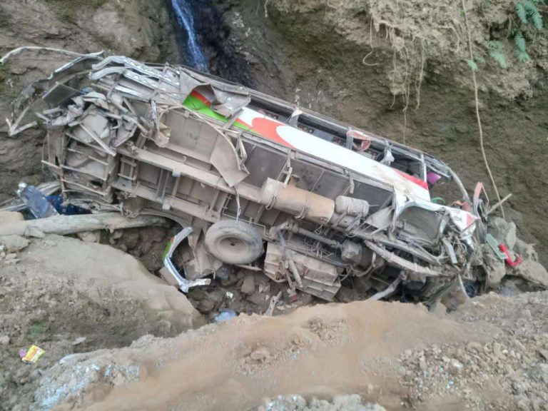काभ्रेमा जन्ती पुर्‍याएर फर्किएको बस दुर्घटना, एक जनाको मृत्यु