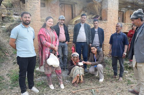 ९६ वर्षमा तुलसीदेवीलाई घरमै नागरिकता
