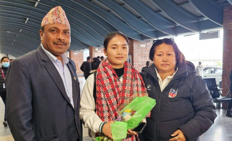 क्लब फुटबललाई निरन्तरता दिन कप्तान एन्जिला ग्रीस प्रस्थान