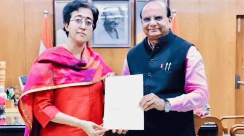 आतिशीले दिइन् दिल्लीको मुख्यमन्त्री पदबाट राजीनामा