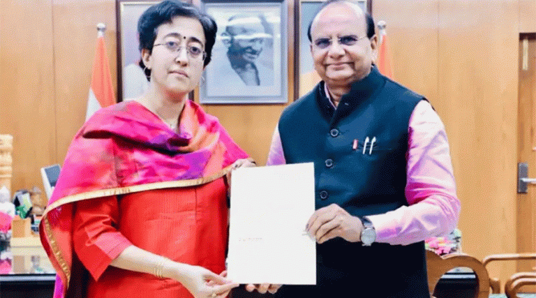 आतिशीले दिइन् दिल्लीको मुख्यमन्त्री पदबाट राजीनामा