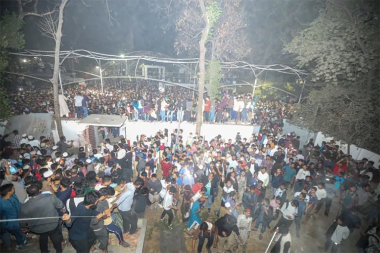 बंगलादेशमा पूर्व शासनका समर्थकहरूविरुद्ध कडा कारबाही