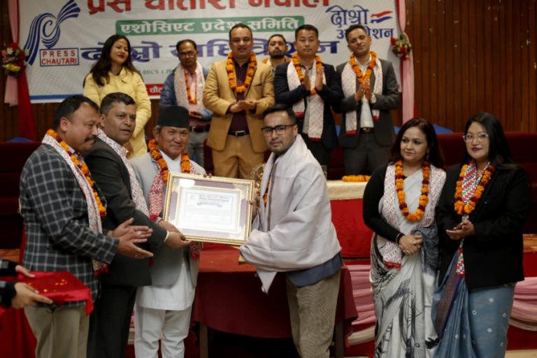 अनलाइनखबरकर्मी शर्मालाई श्यामसुन्दर पुडासैनी स्मृति राष्ट्रिय पुरस्कार