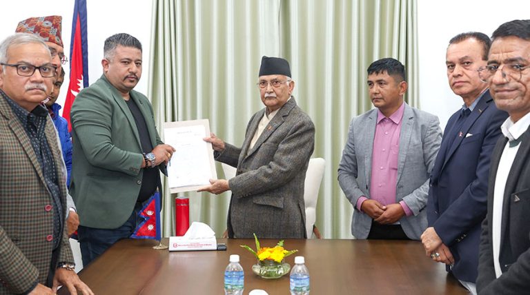 चिया निर्यातमा देखिएका समस्या समाधान गर्छु : प्रधानमन्त्री