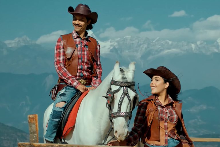 युट्युबमा हेर्नूस अमेरिका मोहको कथा भन्ने ‘फेरि रेशम फिलिली’