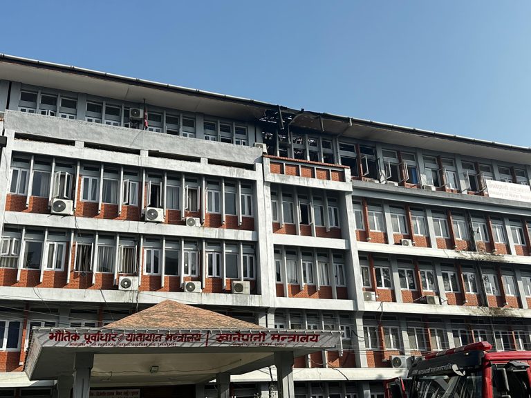 सिंहदरबारस्थित खानेपानी मन्त्रालयमा लागेको आगो नियन्त्रणमा