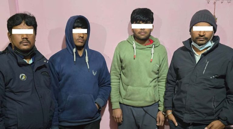 साढे ५ किलो चाँदी र १० लाखसहित चार भारतीय पक्राउ