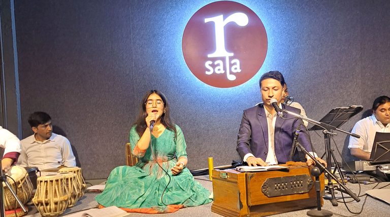 टिकटकमा भेटिएकी ‘पलेँटी’ भन्दा कान्छी गायिका