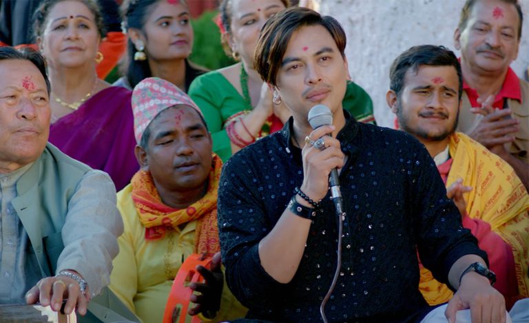भजन गाउँदै पल, ‘मायावी’को भजन गीत सार्वजनिक